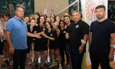 Manisa Valilik Kupası Voleybol Turnuvasına Turgutlu damgası
