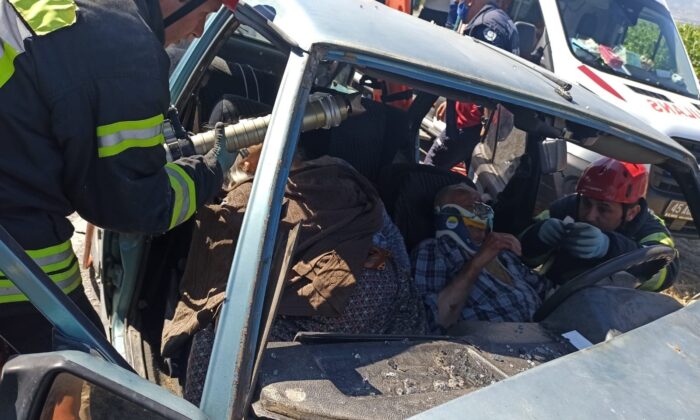 Manisa’da otomobiller çarpıştı: 1 ölü, 2 yaralı