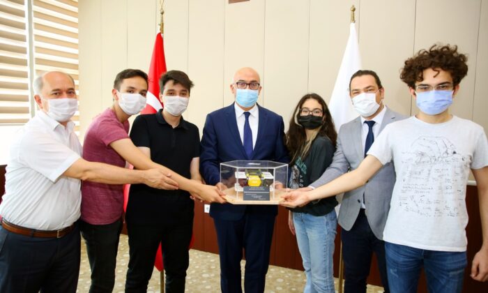 Manisalı öğrencilerden su altı manevra kabiliyetine sahip robot