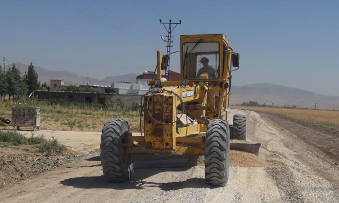 Mardin Büyükşehir Belediyesi kent genelinde yol çalışmalarına başladı