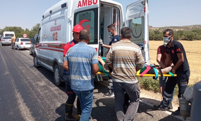 Mardin’de araç şarampole yuvarlandı: 1’i ağır 4 yaralı