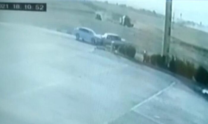 Mardin’de otomobillerin kafa kafaya çarpışma anı güvenlik kamerasında