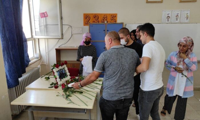 Mardin’deki kazada hayatını kaybeden öğretmenler için okullarında anma programı düzenlendi