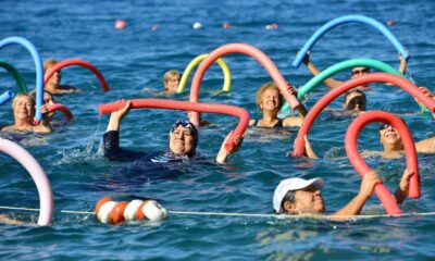 Mavi bayraklı plajda su cimnastiği başlıyor