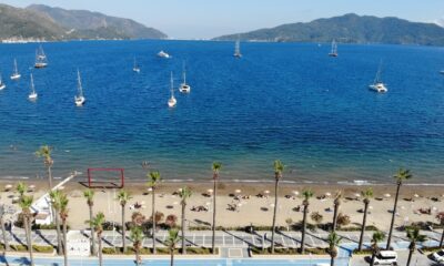 Mavi bayraklı plajları ile misafirlerini bekliyor