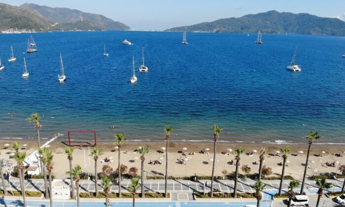 Mavi bayraklı plajları ile misafirlerini bekliyor