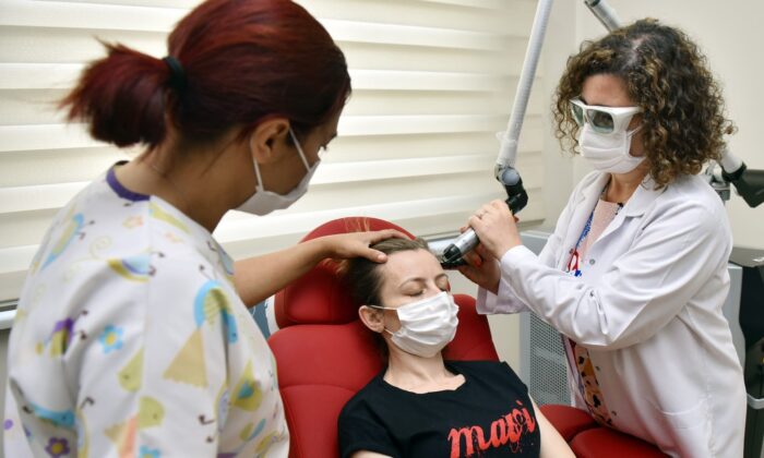 MCBÜ Kozmetoloji Araştırma ve Uygulama Merkezi hizmetlerine yeniden başladı