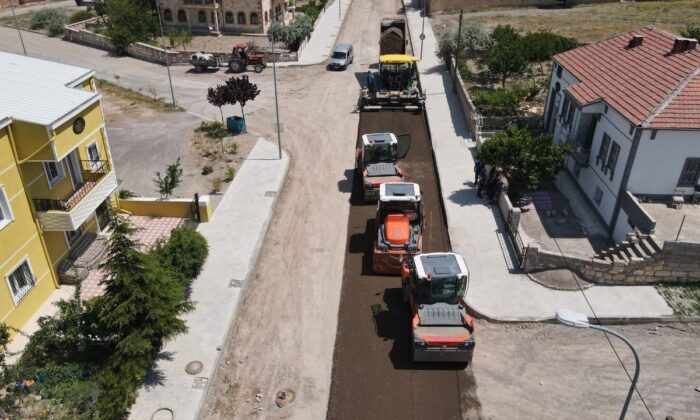 Mehmet Akif Ersoy Mahallesinde üç cadde sıcak asfalta kavuşuyor