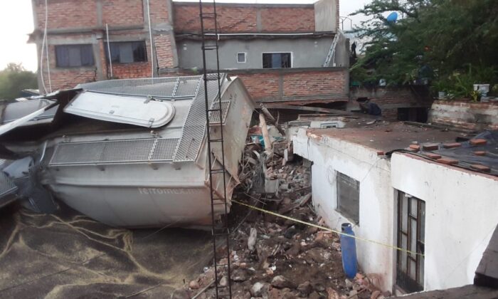 Meksika’da raydan çıkan tren 4 eve zarar verdi: 1 ölü, 3 yaralı