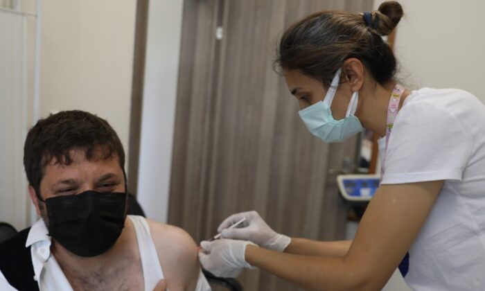 Melikgazi Belediye personeli Covid-19 aşısı oluyor