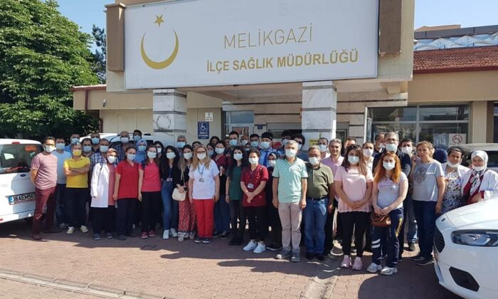 Melikgazi mobil aşı ekipleri ’aşı’ için kolları sıvadı