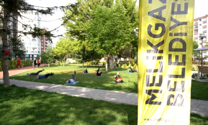 Melikgazi’nin parklarında sabah sporu başladı