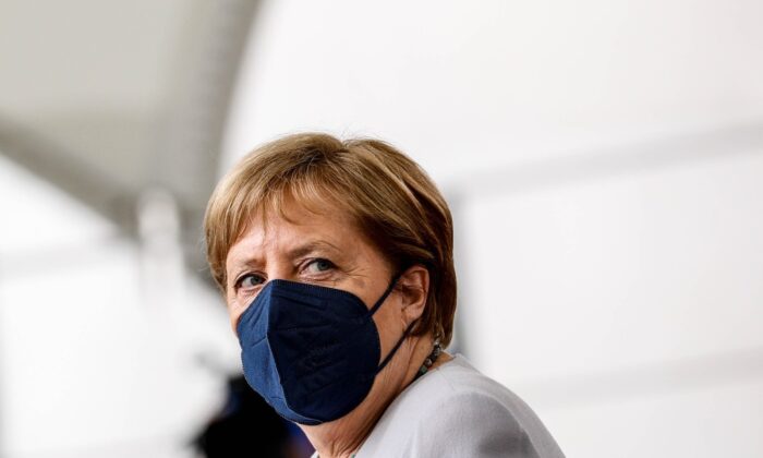 Merkel, korona virüs aşısının ikinci dozunu Moderna’dan yaptırdı