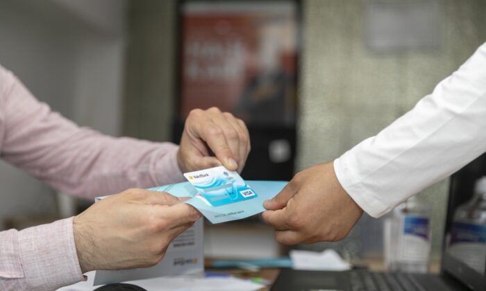 Mersin Büyükşehir Belediyesinden Halk Kart sahiplerine KPSS başvuru desteği