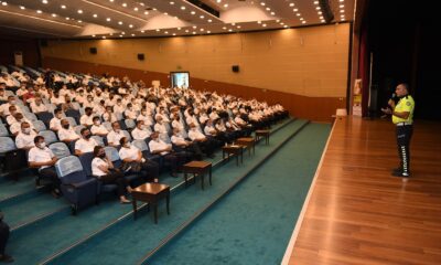 Mersin’de belediye şoförlerine ’trafikte önce yaya’ eğitimi