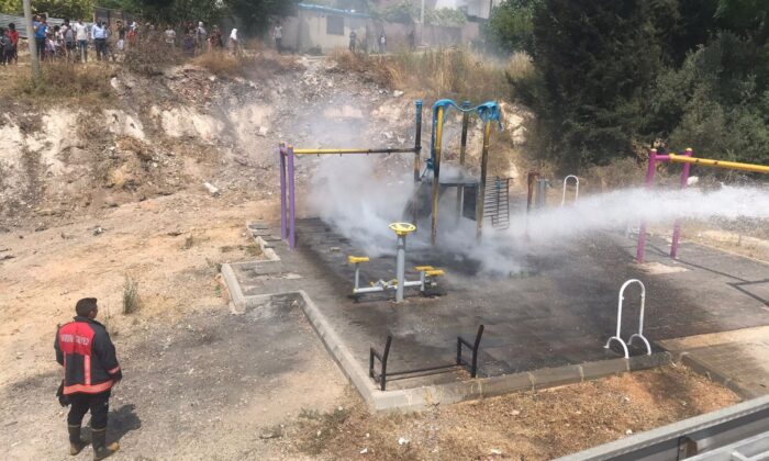 Mersin’de çocuk oyun parkı yandı
