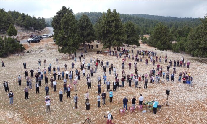Mersin’de Yörükler yağmur duasına çıktı