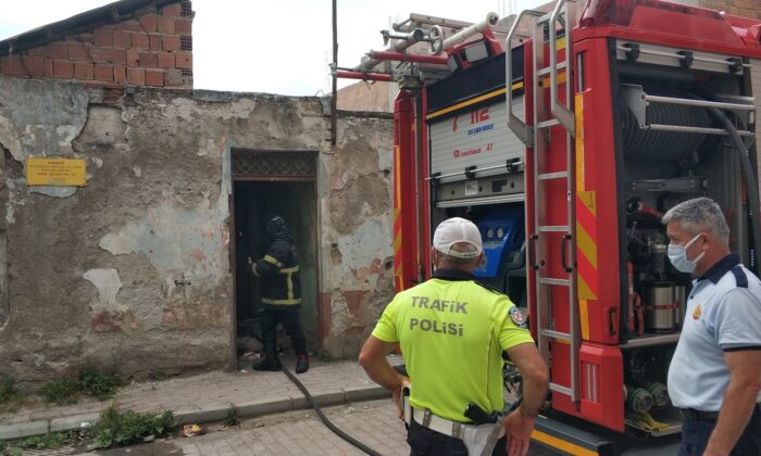 Metruk binada yangın çıktı