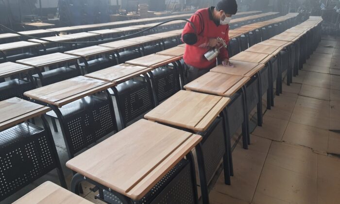 Milas’taki okulun ürettiği sıralar Türkiye’nin her yerine dağılıyor