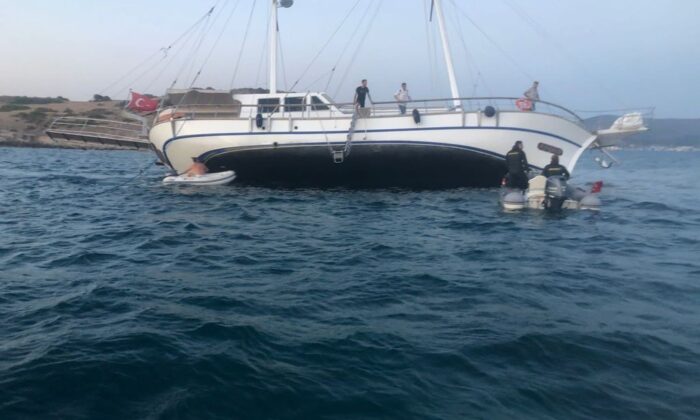 Milyon dolarlık tur teknesi karaya oturdu, turistler son anda kurtarıldı