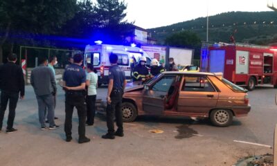 Minibüs ile otomobil çarpıştı, 2 kişi yaralandı