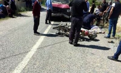 Minibüsle çarpışan motosiklet sürücüsü öldü