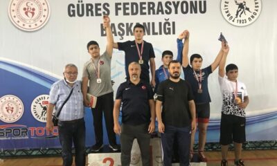 Minik güreşçiden örnek hareket