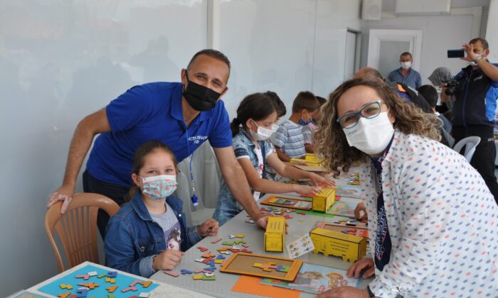 Minik öğrenci Hatice Çelik’ten Vali Çelik’e teşekkür