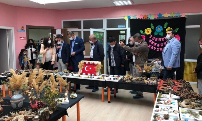 Minikler, doğadan topladıkları ürünleri sanata dönüştürdü