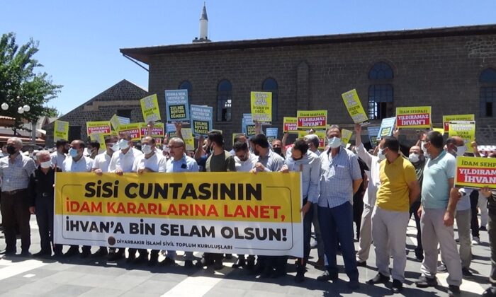 Mısır’da İhvan liderlerine yönelik idam kararları Diyarbakır’da protesto edildi