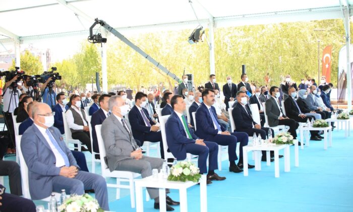 Mogan Gölü Kıyı Bandı Çevre Düzenlemesi Projesi’nin birinci etabı açıldı