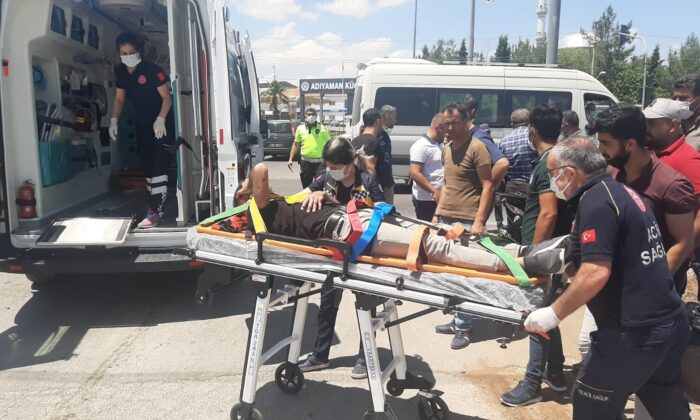 Motosiklet beton mikseriyle çarpıştı