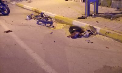 Motosiklet elektrik direğine çarparak parçalandı: 1 ölü