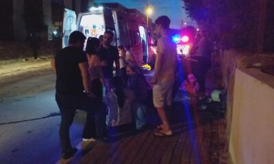 Motosiklet kaldırıma çarptı: 2 yaralı