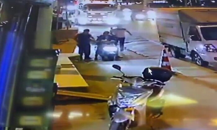 Motosikletli uyuşturucu torbacısı polise böyle yakalandı