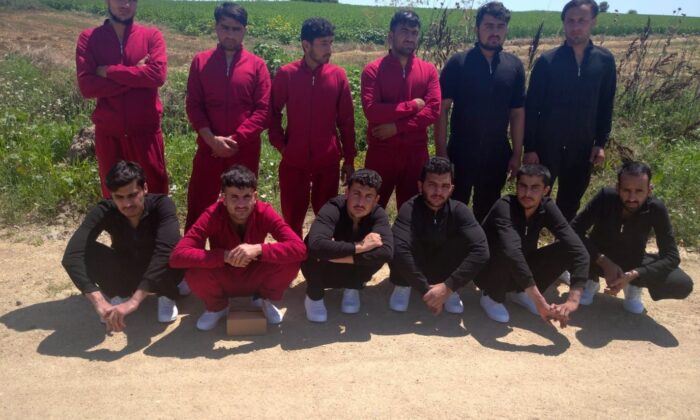 MSB: “Yunanistan’dan Türkiye’ye yasa dışı yollardan geçmeye çalışan 12’si tamamen çıplak olan toplam 42 düzensiz göçmen grubu Edirne sınırında yakalandı”