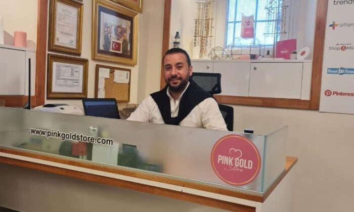 Mücevherlerinizi oda sıcaklığında ve güneş görmeyen bir yerde muhafaza etmelisiniz