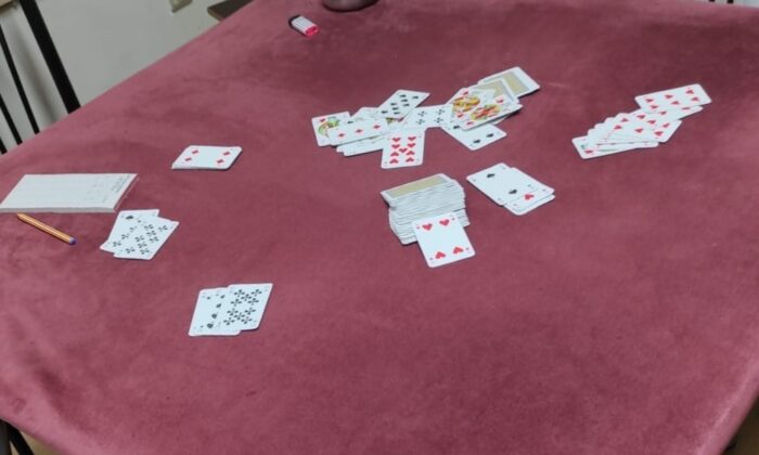 Mühürlenen lokalde kumar oynayan 11 kişiye 34 bin lira para cezası