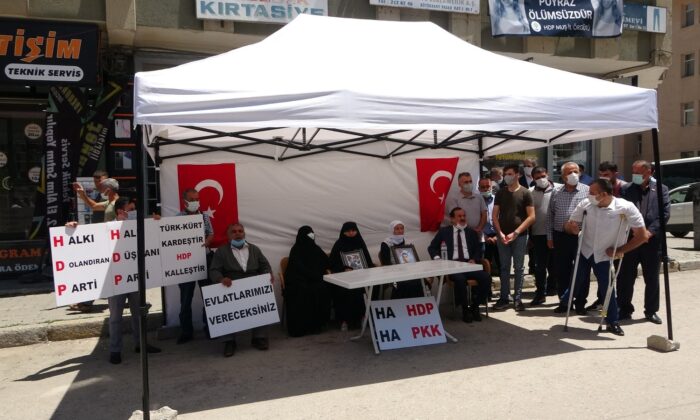 Muşlu annelere belediye başkanı ve STK’lardan destek