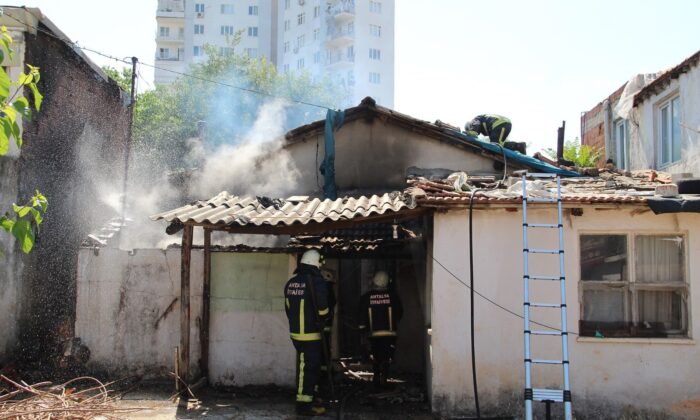 Müstakil evdeki yangın büyümeden söndürüldü