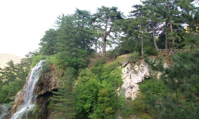 Nallıhan Uyuzsuyu Şelalesi’nde görsel şölen