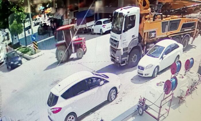 Namaz kılmak için camiye gitti, döndüğünde traktörünü yerinde bulamadı