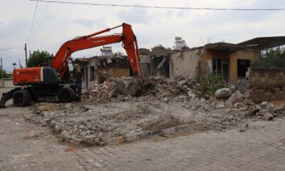 Nazilli’de metruk binalar tespit edilerek yıkılıyor