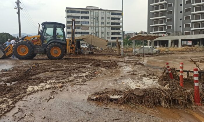 Nazilli’de sağanak yağmur etkili oldu