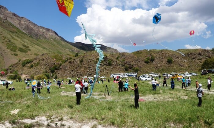 Nemrut Dağı’nda uçurtma şenliği