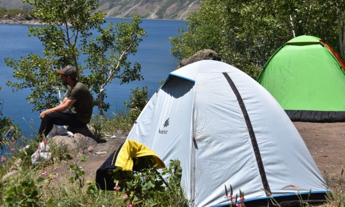 Nemrut Krater Gölü kampçıların uğrak yeri oldu
