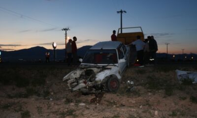 Niğde’de iki otomobil çarpıştı: 4 yaralı