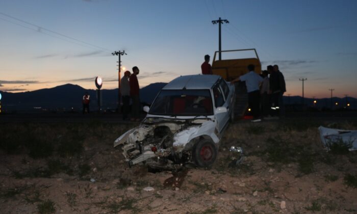 Niğde’de iki otomobil çarpıştı: 4 yaralı