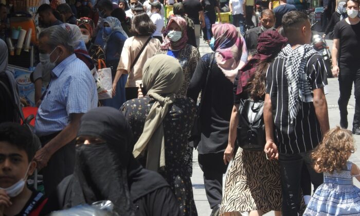 Normalleşme sonrası Gaziantep’te çarşı yoğunluğu arttı