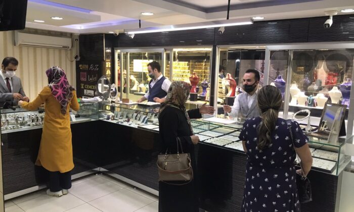 Normalleşme sonrası kuyumcularda yoğunluk başladı
